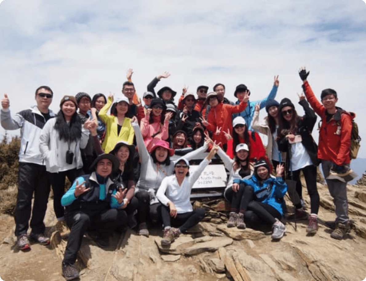 Toplogis team picture